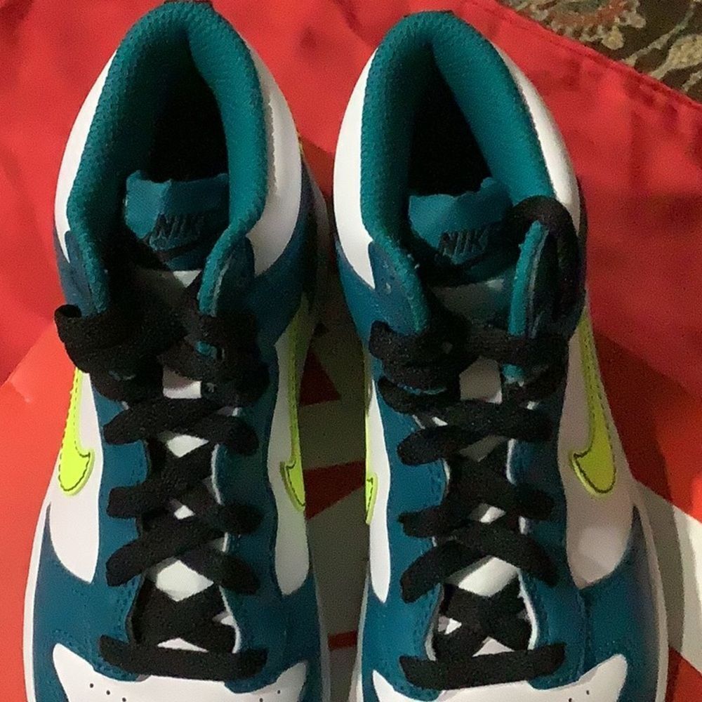 Nike Dunk High - Picture 2 of 5
